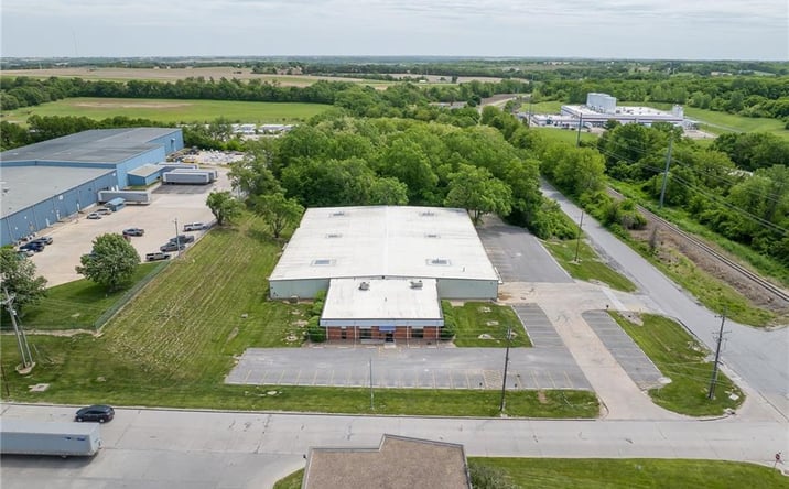 Pictures of Industrial property located at 4811 Easton Rd, Saint Joseph, MO 64503 for lease - image #1