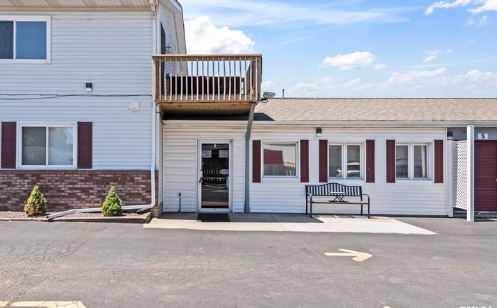 Pictures of Office property located at 2945 E SANGAMON Avenue, Springfield, IL 62702 for lease - image #1