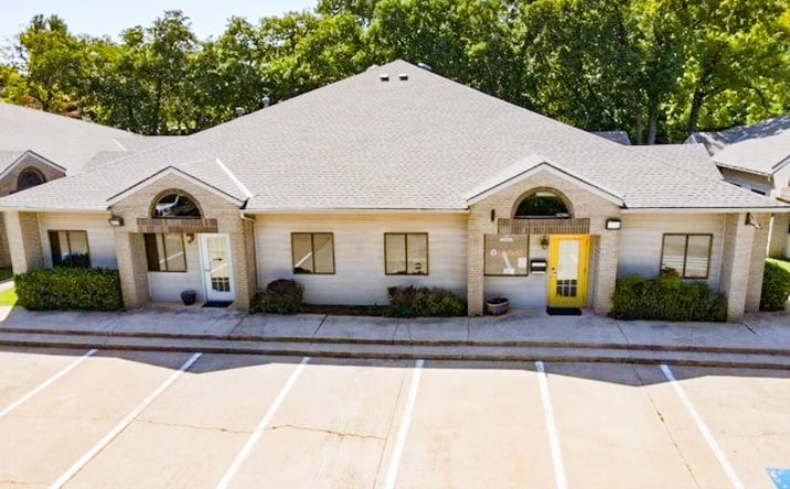 Pictures of Office property located at 501 E 15th St, Building 400, Edmond, OK 73013 for lease - image #1