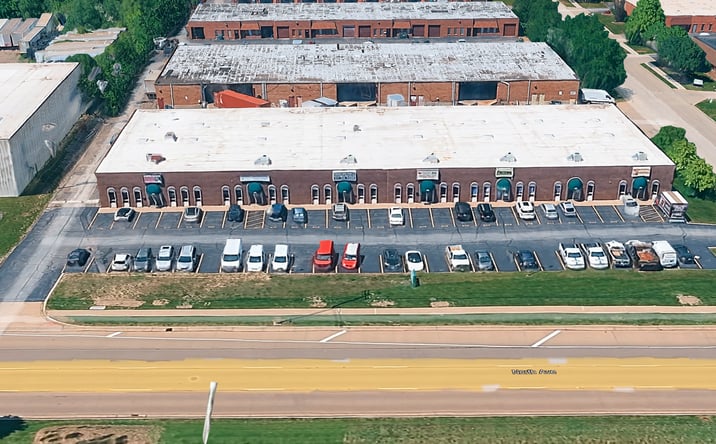 Pictures of Retail, Industrial property located at 200-212 W North Avenue, Lombard, IL 60148 for lease - image #1