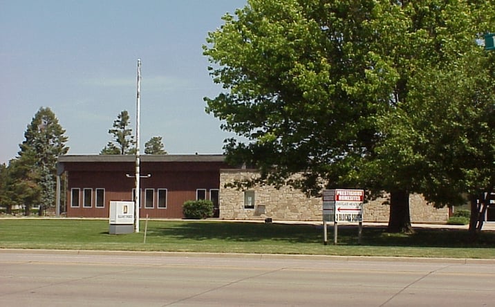 Pictures of Office property located at 2800 FIRST AVE E, NEWTON, IA 50208 for lease - image #1