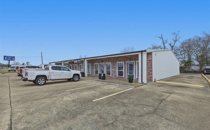 Pictures of Office property located at 2500 Maplewood Drive 5-6, Sulphur, LA 70663 for lease - image #1