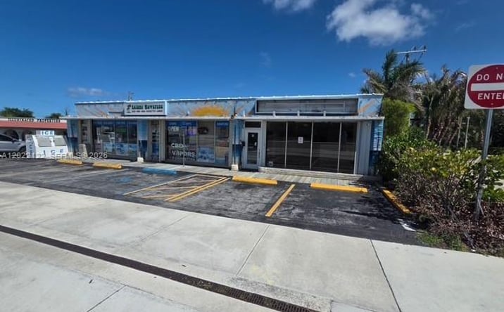 Pictures of Retail property located at 9128 SE Bridge Rd, Hobe Sound, FL 33455 for lease - image #1