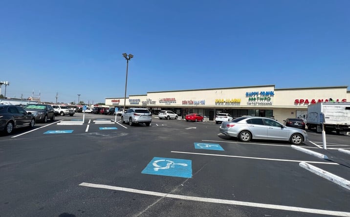 Pictures of Retail property located at 11526 Bellaire Boulevard, Houston, TX 77072 for lease - image #1