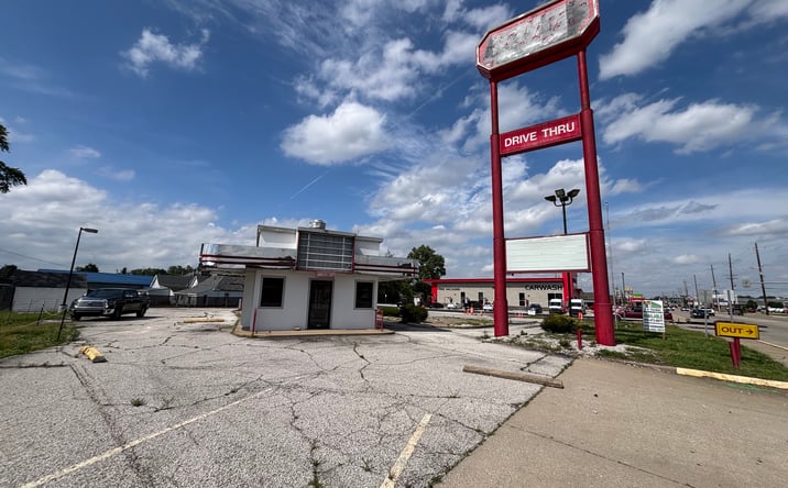Pictures of Restaurant property located at 2022 North 6th Street, Vincennes, IN 47591 for lease - image #1