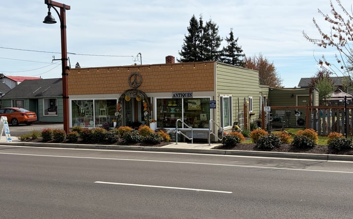 Pictures of Retail property located at 1120 MAIN ST, PHILOMATH, OR 97370-9810 for lease - image #1