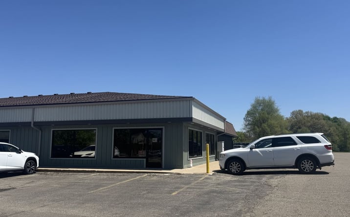 Pictures of Retail property located at 380 Oaks Crossing, Plainwell, MI 49080 for lease - image #1