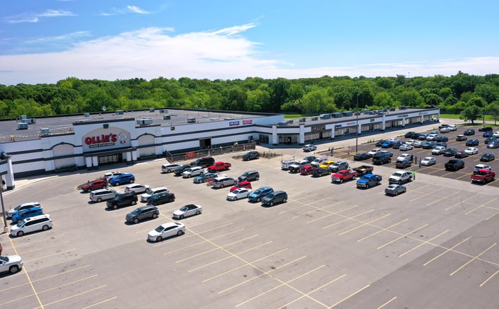 Pictures of Retail property located at 4100 W Willow Knolls Dr, Peoria, IL 61615 for lease - image #1