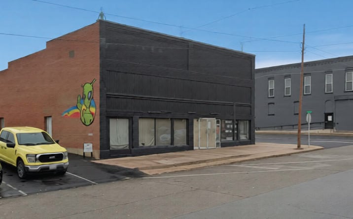 Pictures of Retail property located at 204 S Broadway, Coweta, OK 74429 for lease - image #1