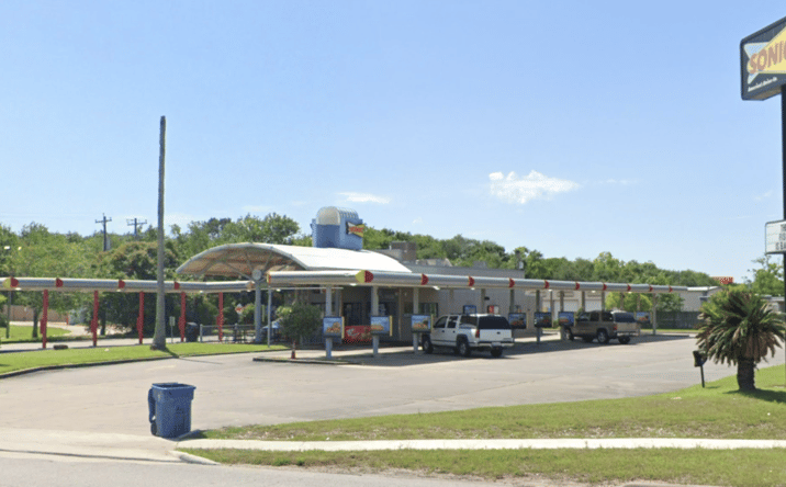 Pictures of Retail, Restaurant property located at 4100 Texas Ave, La Marque, TX 77568 for lease - image #1