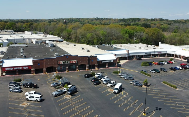 Pictures of Retail property located at 9118 Parkway East, Birmingham, AL 35206 for lease - image #1