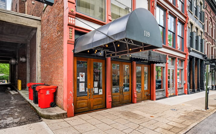 Pictures of Restaurant property located at 119 S 7th St, Louisville, KY 40202 for lease - image #1