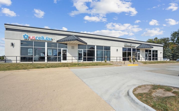 Pictures of Retail, Office property located at 3829 100th St, Urbandale, IA 50322 for lease - image #1