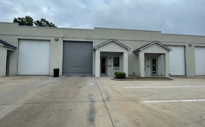 Pictures of Retail property located at 10221 PATRIOT DR, BATON ROUGE, LA 70816-4877 for lease - image #1