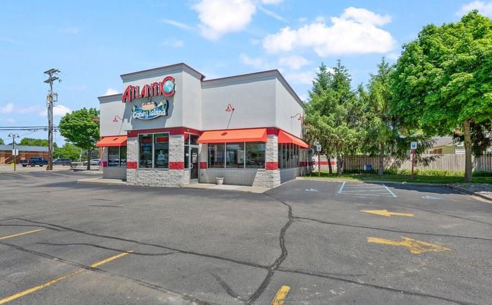 Pictures of Restaurant property located at 42922 Van Dyke, Sterling Heights, MI 48314 for lease - image #1
