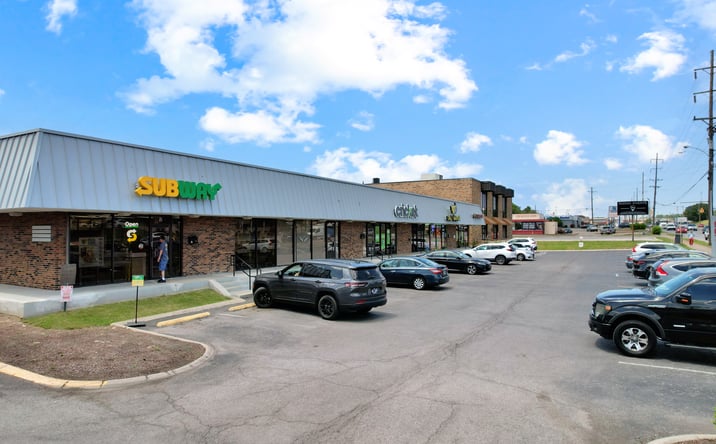 Pictures of Retail, Office property located at 907 Rivergate Parkway, Goodlettsville, TN 37072 for lease - image #1
