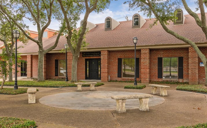 Pictures of Office property located at 1501 N AMBURN RD, TEXAS CITY, TX 77591 for lease - image #1
