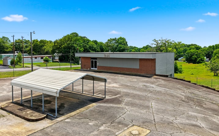 Pictures of Retail, Office, Industrial property located at 2553 FIRST AVE SOUTHWEST, HICKORY, NC 28602 for lease - image #1