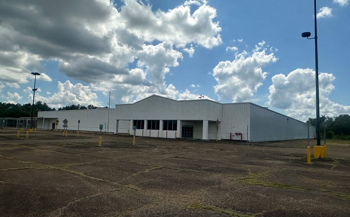 Pictures of Retail property located at 124 WINCHESTER DR, WEST POINT, MS 39773 for lease - image #1
