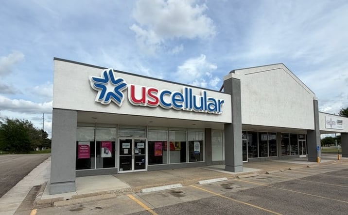 Pictures of Retail property located at 2851 Market Place, Salina, KS 67401 for lease - image #1