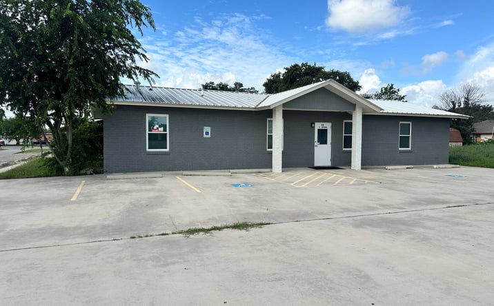 Pictures of Office property located at 200 West College Avenue, Devine, TX 78016 for lease - image #1