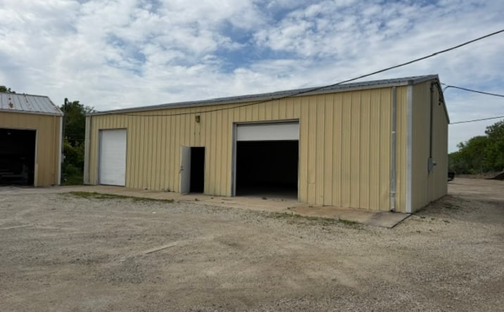 Pictures of Industrial property located at 18130 NW FRONTAGE RD, SHOREWOOD, IL 60404-8612 for lease - image #1