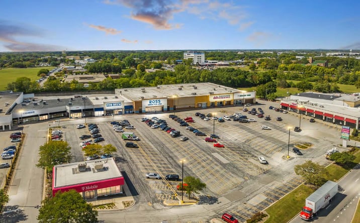Pictures of Retail property located at 1272 N Lake St, Aurora, IL 60506 for lease - image #1