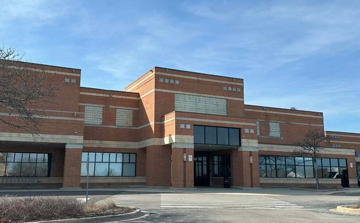 Pictures of Retail property located at 560 S Schmale Road, Carol Stream, IL 60188 for lease - image #1