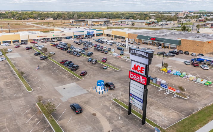 Pictures of Retail, Restaurant property located at 4001 7th Street, Bay City, TX 77414 for lease - image #1