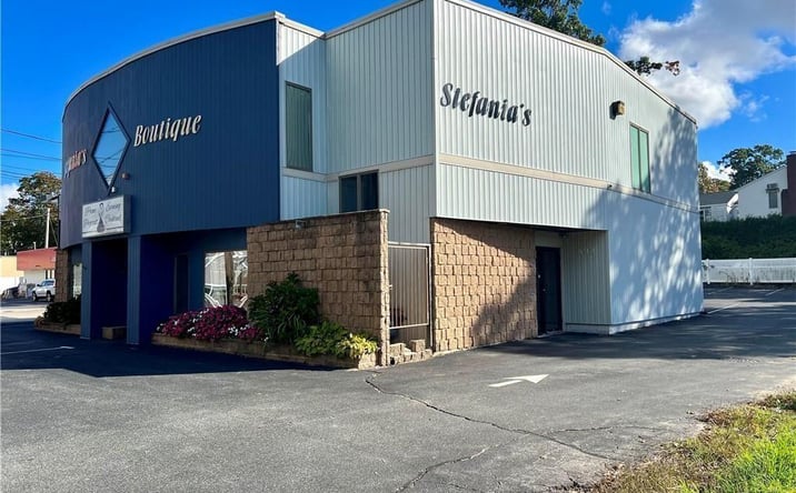 Pictures of Office, Retail property located at 892 894 Oaklawn Avenue, Cranston, RI 02920 for lease - image #1