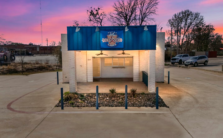 Pictures of Restaurant property located at 207 N HENDERSON BLVD, KILGORE, TX 75662 for lease - image #1