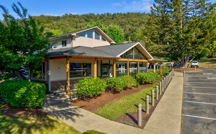Pictures of Retail, Office property located at 277 NW MEDICAL LOOP, ROSEBURG, OR 97471-1644 for lease - image #1