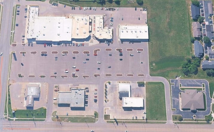Pictures of Retail property located at 2727 SW Wanamaker Rd, Topeka, KS 66614 for lease - image #1