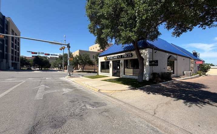 Pictures of Retail, Office property located at 302 University Dr, San Marcos, TX 78666 for lease - image #1