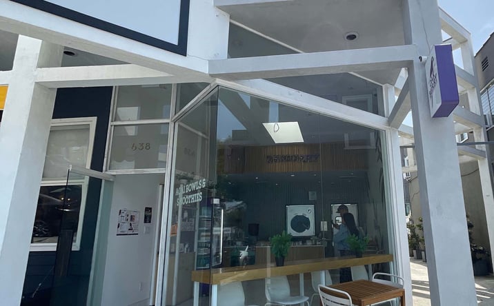 Pictures of Retail property located at 638 N Robertson Blvd, West Hollywood, CA 90069 for lease - image #1
