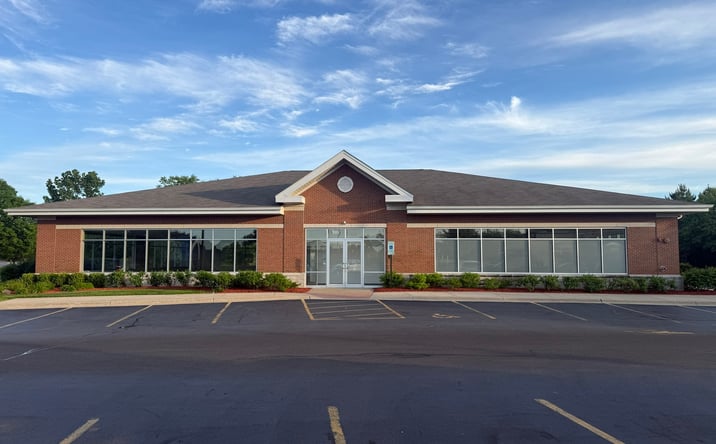 Pictures of Retail property located at 900 S Milwaukee Avenue, Vernon Hills, IL 60061 for lease - image #1