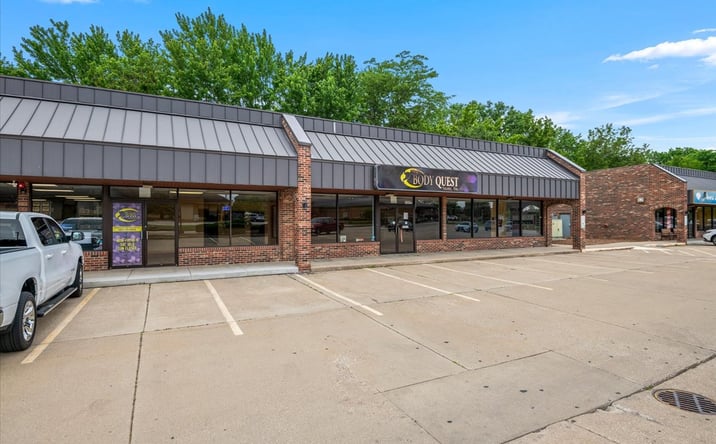 Pictures of Retail property located at 3120 Montvale Drive, Springfield, IL 62704 for lease - image #1