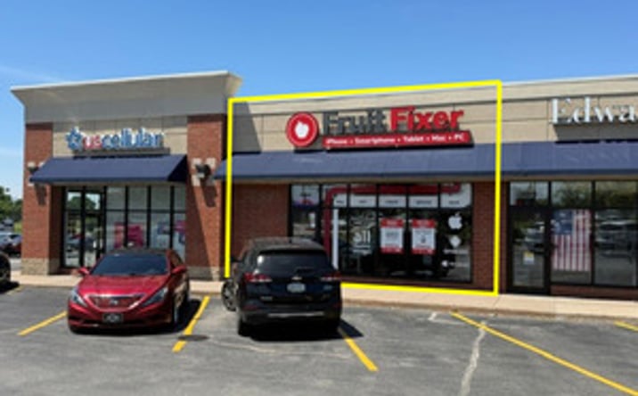 Pictures of Retail property located at 2862 Devils Glen Rd, Bettendorf, IA 52722 for lease - image #1