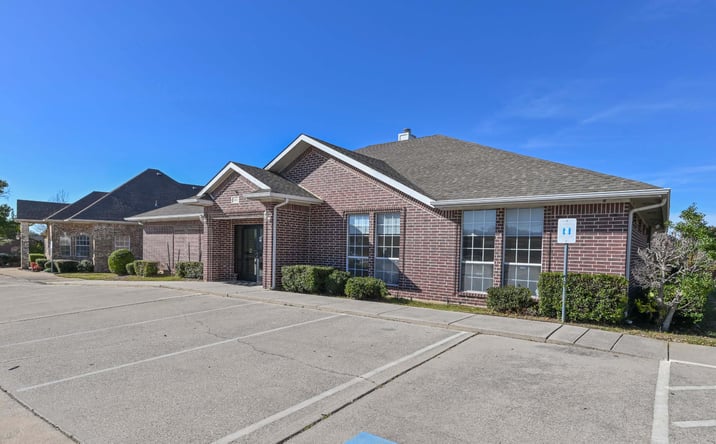 Pictures of Office property located at 466 Mid-Cities Boulevard, Hurst, TX 76054 for lease - image #1