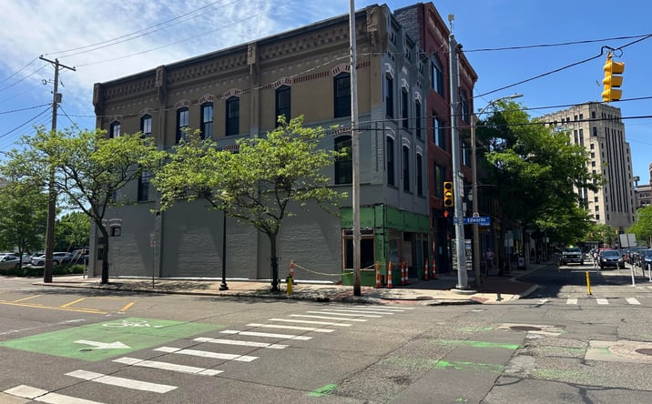 Pictures of Retail, Restaurant, Office property located at 276 E Michigan Avenue, Kalamazoo, MI 49007 for lease - image #1