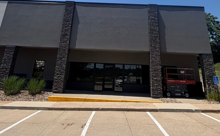 Pictures of Retail, Office property located at 2540 104th St, Urbandale, IA 50322 for lease - image #1