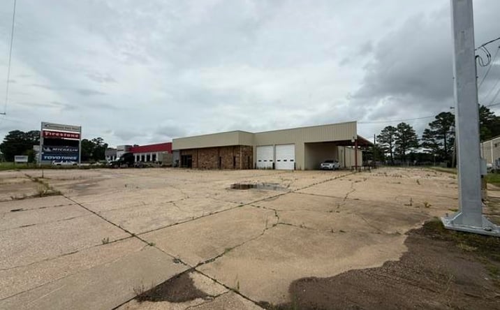 Pictures of Retail, Office, Industrial property located at 3744 Loop 281, Longview, TX 75604 for lease - image #1