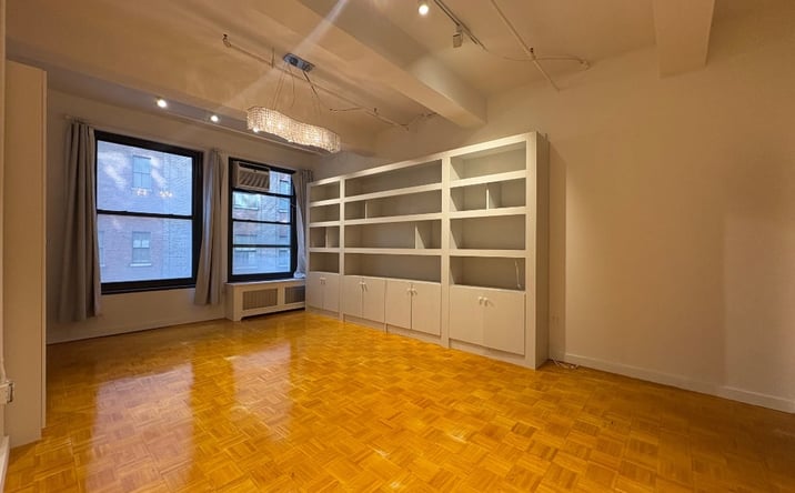 Pictures of Office property located at West 35th, New York, NY 10001 for lease - image #1