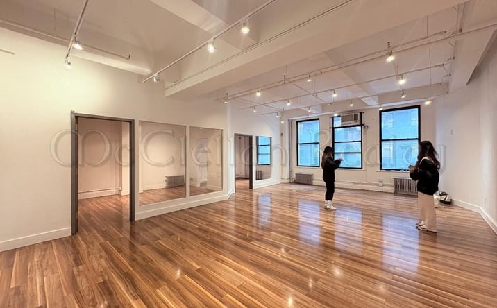 Pictures of Retail, Office property located at West 45, New York, NY 10036 for lease - image #1