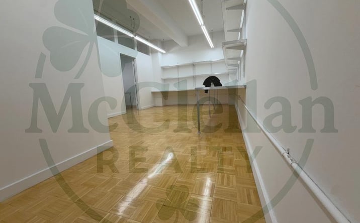 Pictures of Office property located at W 35th St, New York, NY 10001 for lease - image #1