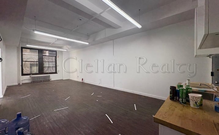 Pictures of Office property located at W 35th St, New York, NY 10001 for lease - image #1