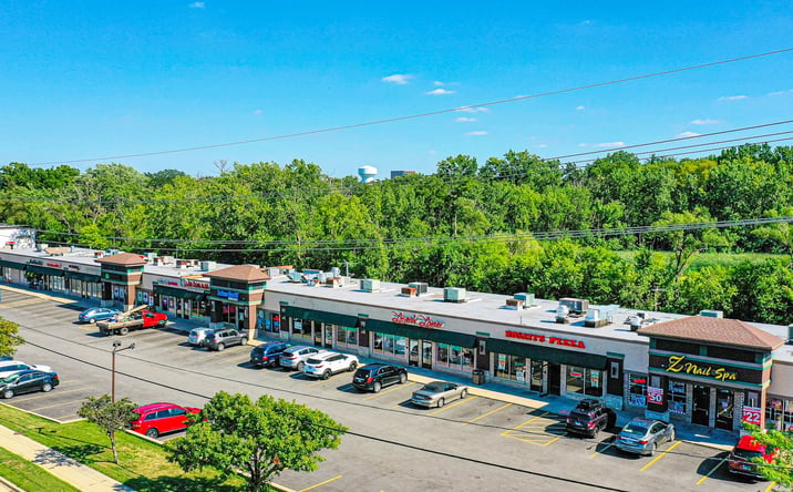 Pictures of Retail property located at 701 East Roosevelt Road, Lombard, IL 60148 for lease - image #1
