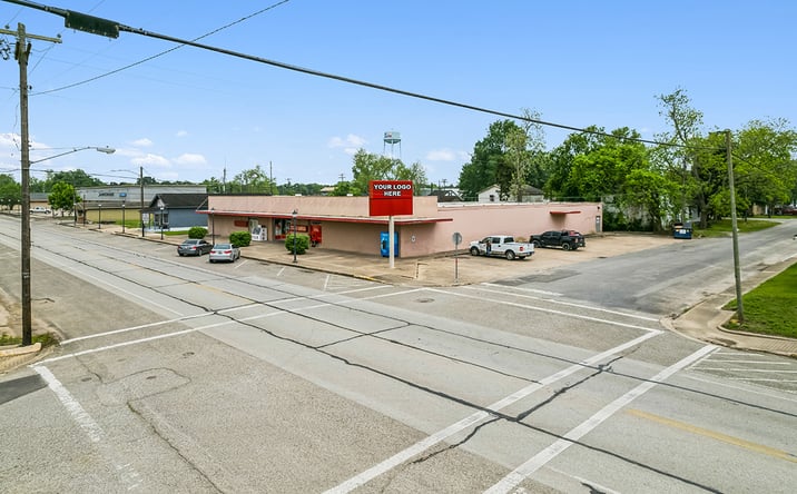 Pictures of Retail property located at 323 North Main Street, Sweeny, TX 77480 for lease - image #1