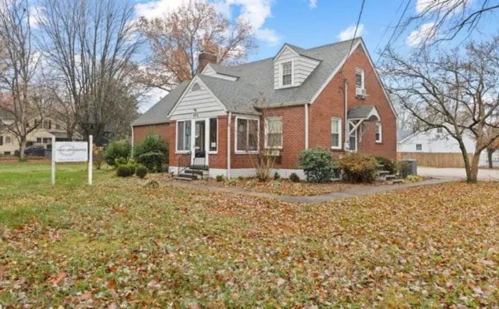 Pictures of Office property located at 4816 Greenwood Rd, Louisville, KY 40258 for lease - image #1