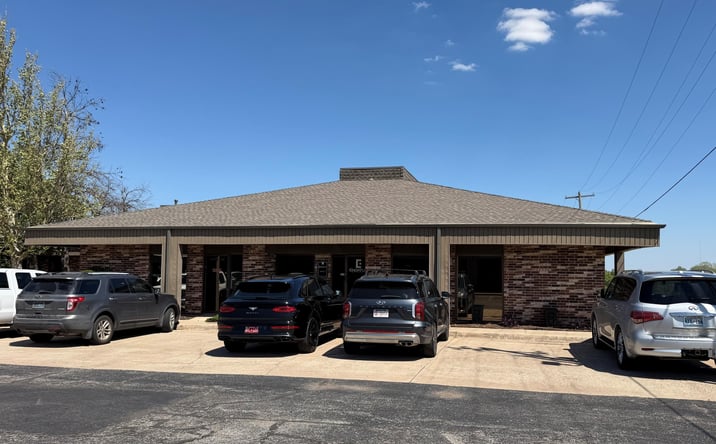Pictures of Office property located at 11902 N Pennsylvania Ave, Oklahoma City, OK 73120 for lease - image #1